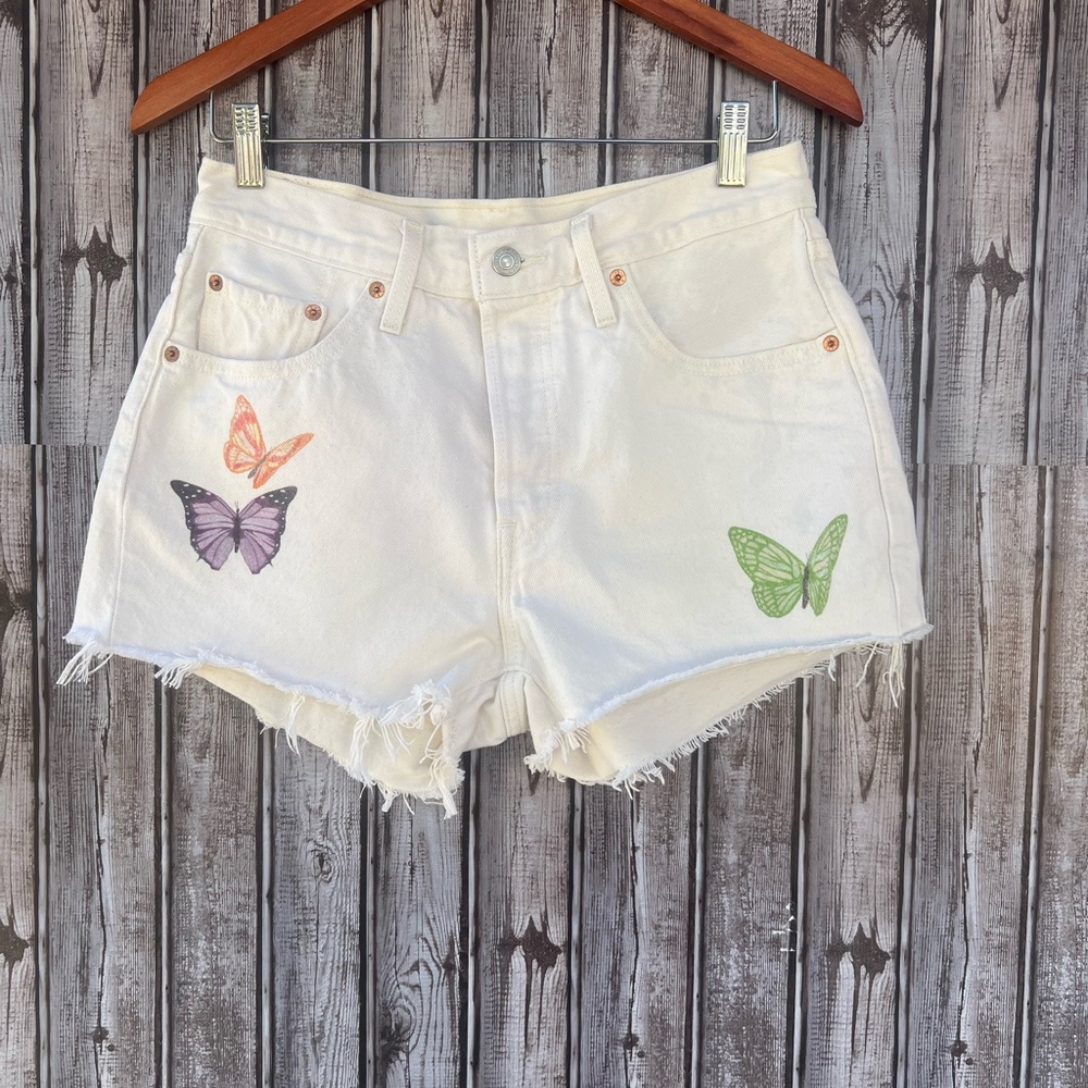 Levi’s 501 White‎ denim shorts with butterfly patches Size 28